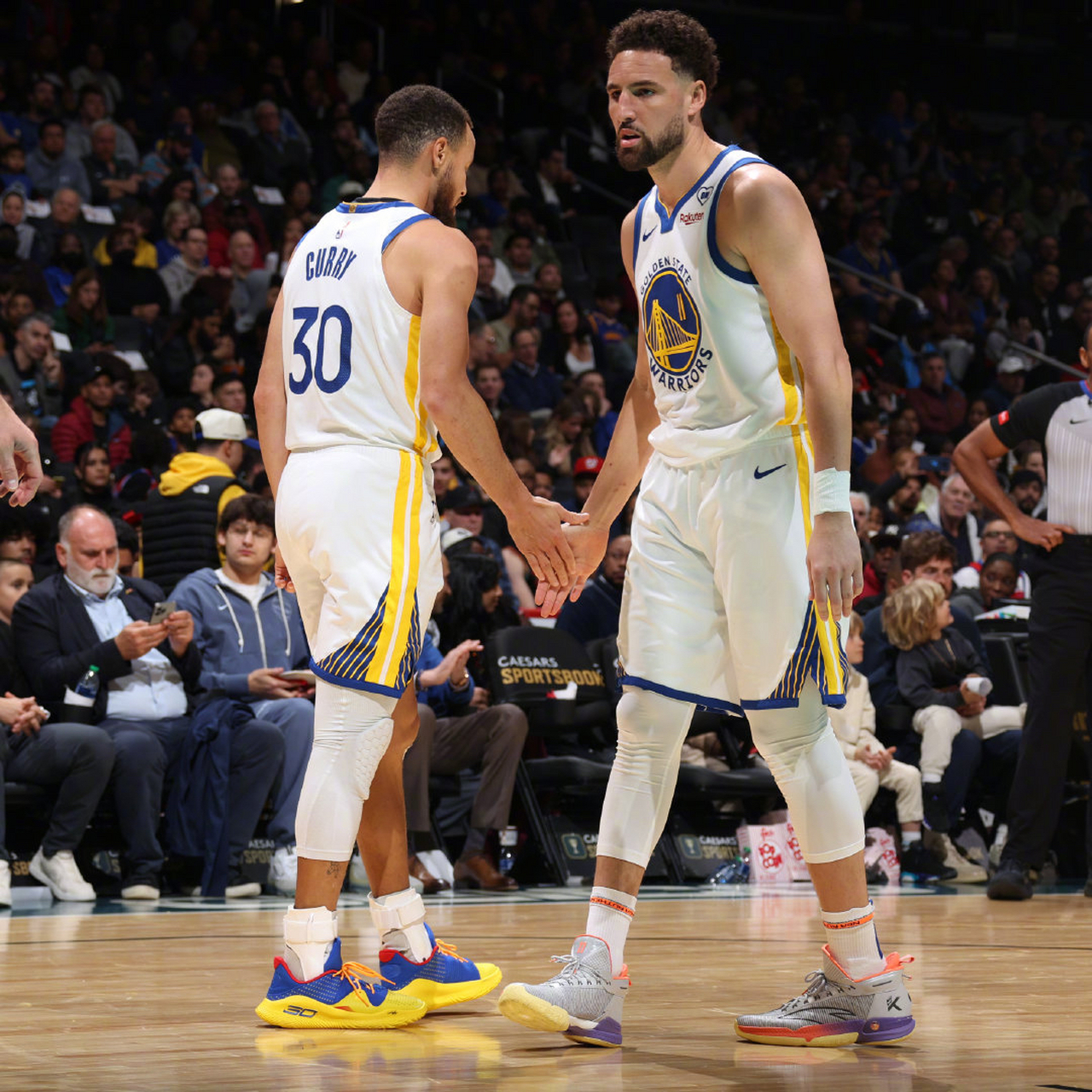 勇士轻取爵士，克莱扛起全队