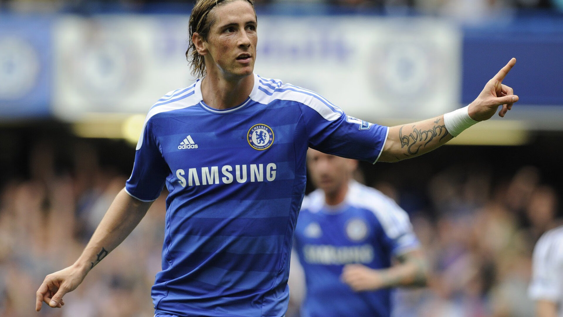 意甲焦点战之夜，伦纳德扛起全队，当篮球巨星照亮绿茵场