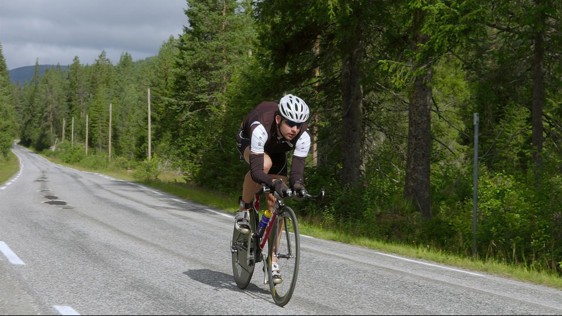 骑士踏平黄蜂,约基奇成为关键先生,一场战术与意志的较量